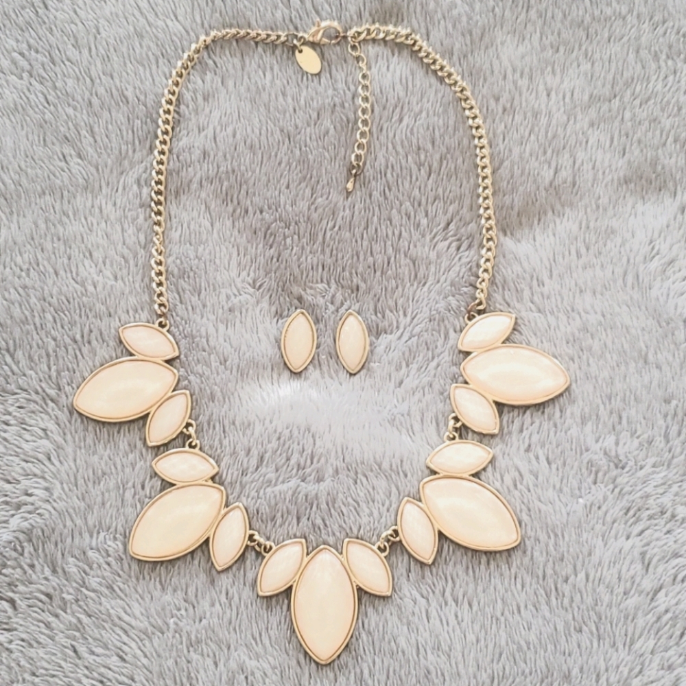 Pink and Gold Statement Necklace with Earrings